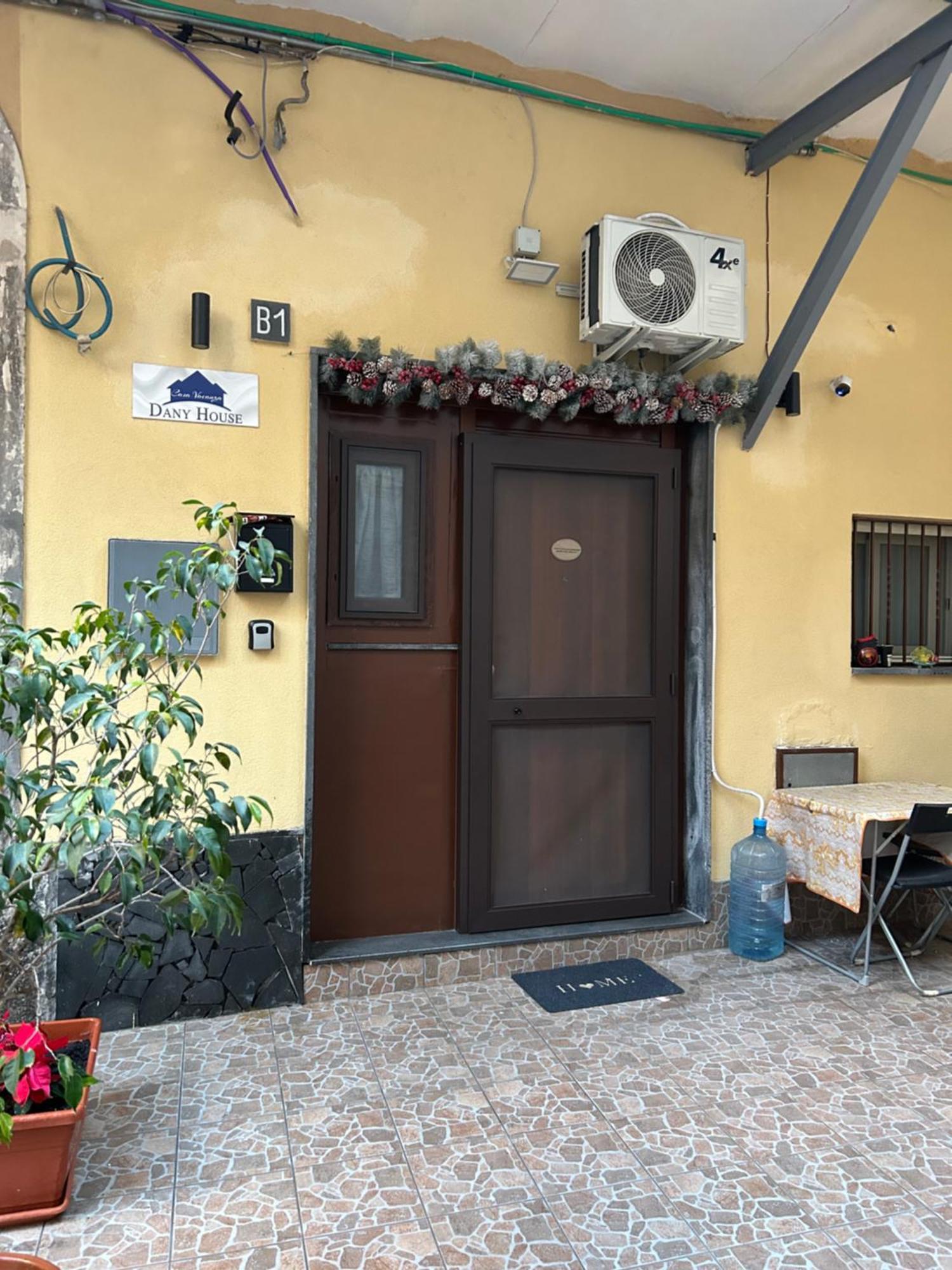Dany House Apartment คาตาเนีย ภายนอก รูปภาพ